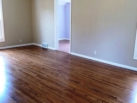 3rd image of 3580 N Michigan Ave