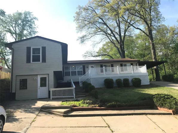 711 S 15th St, Belleville, IL 62220