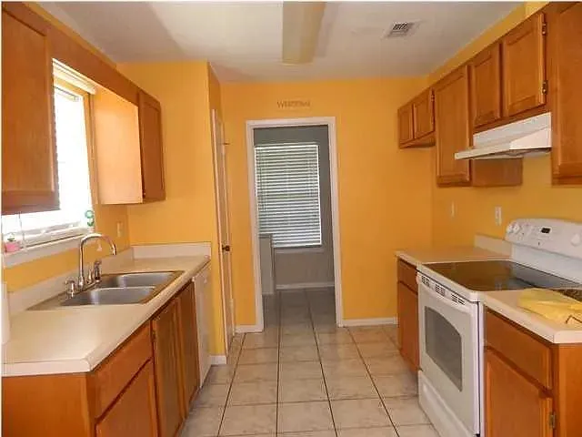 795 Royal Woods Dr W — Photo 2
