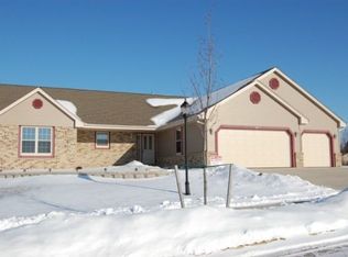 806 Willow Bend Dr, Waterford, WI 53185