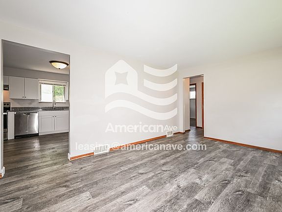 1413083_001_living_room_2.jpg