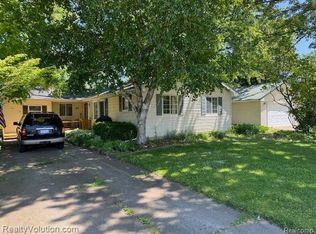 37 Maple Valley St, Sandusky, MI 48471