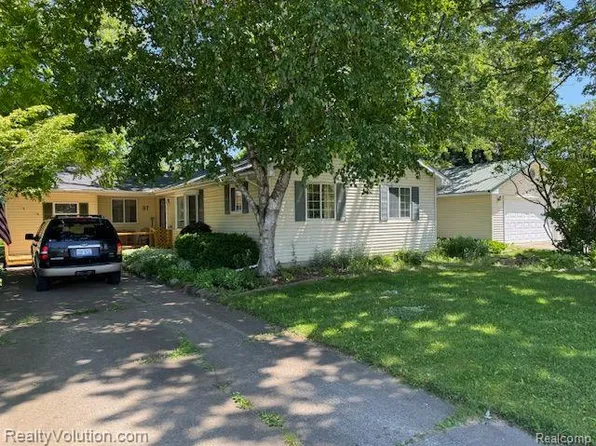 37 Maple Valley St, Sandusky, MI 48471