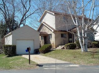 1716 Rustic Ln, Keego Harbor, MI 48320