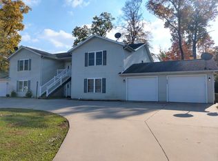 820 Antler Dr APT B, Middlebury, IN 46540