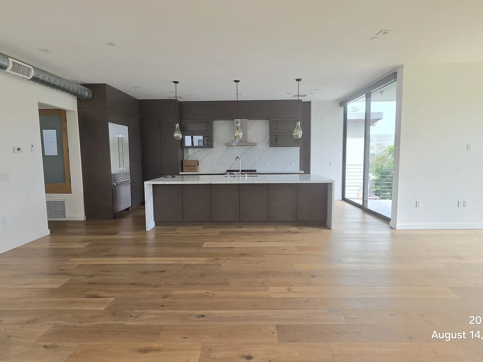 4 bed, 3600 sqft, $13,600 — Photo 2