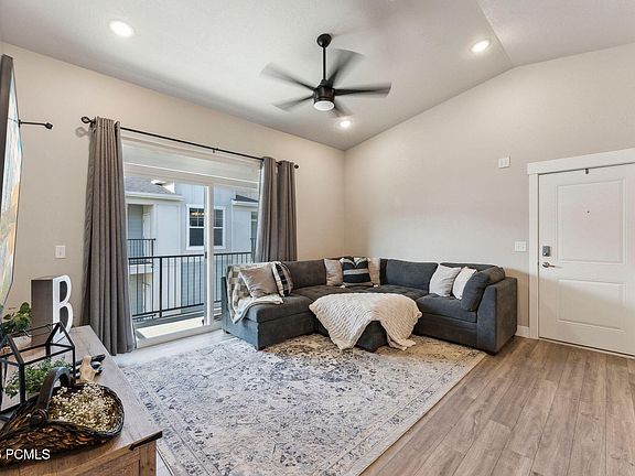 5th image of 1128 S 820 E APT 3301