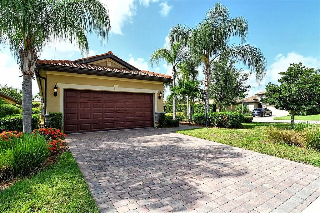 2 bed, 2.0 bath, 1348 sqft, $5,775 — Photo 1
