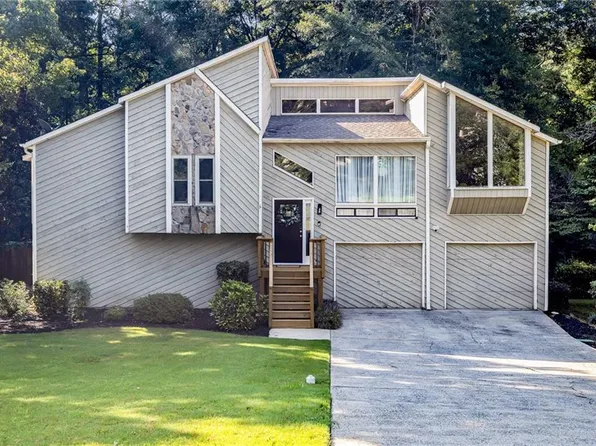 594 Farmbrook Trl NE, Kennesaw, GA 30144