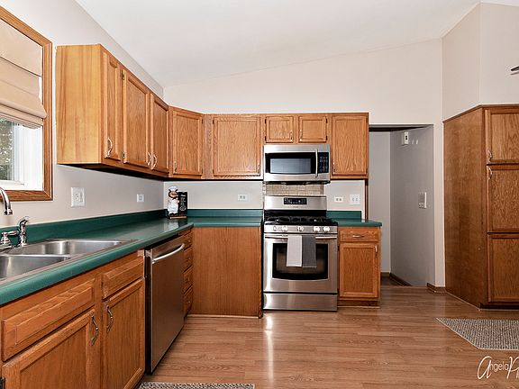 3rd image of 80 Wilmington Ave