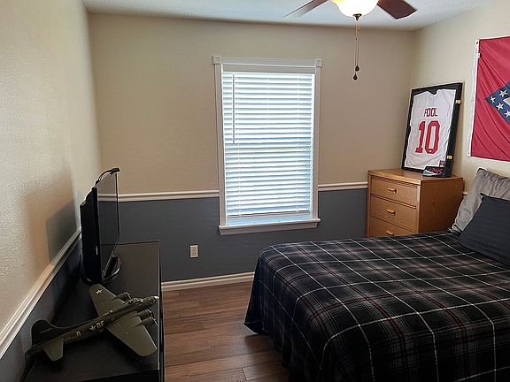 2nd image of 2705 Jennifer Ln