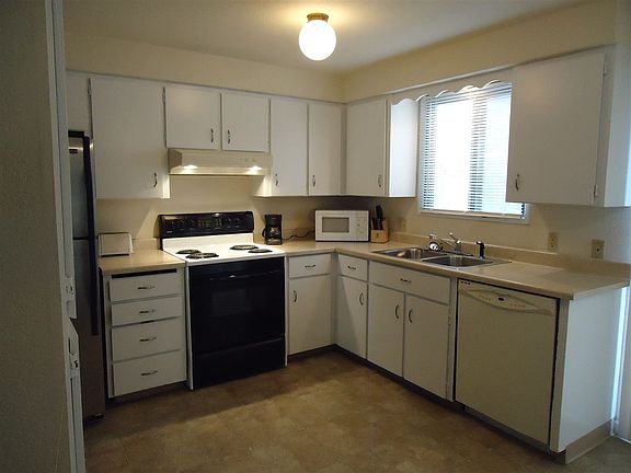 5th image of 3027 E 36th Ave