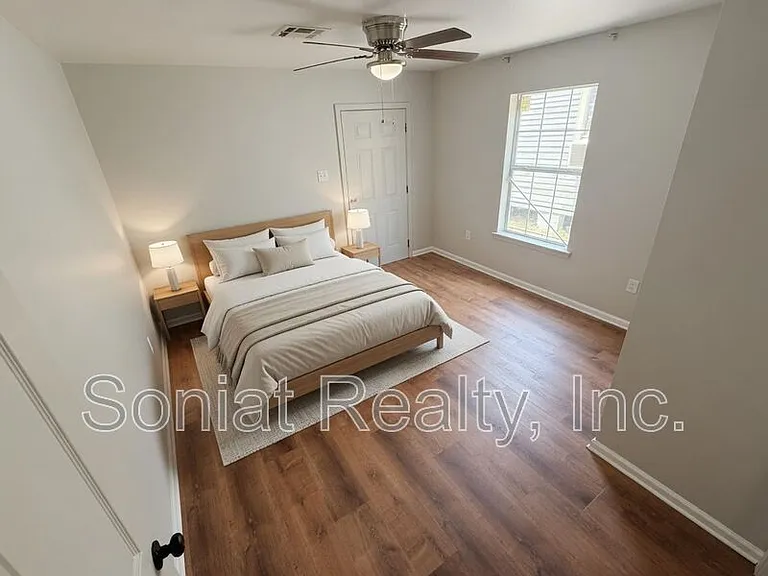 1461 N Robertson St — Photo 14