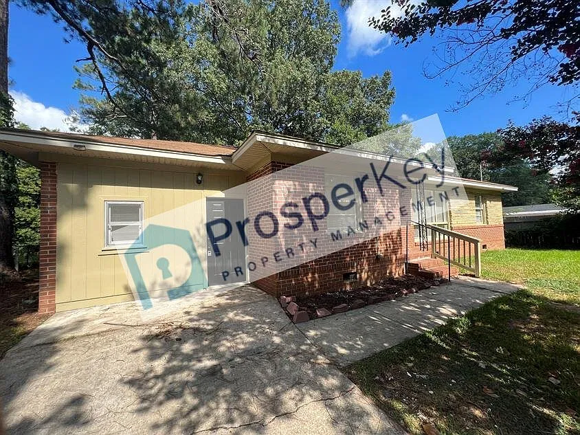2440 Diane Ave — Photo 3