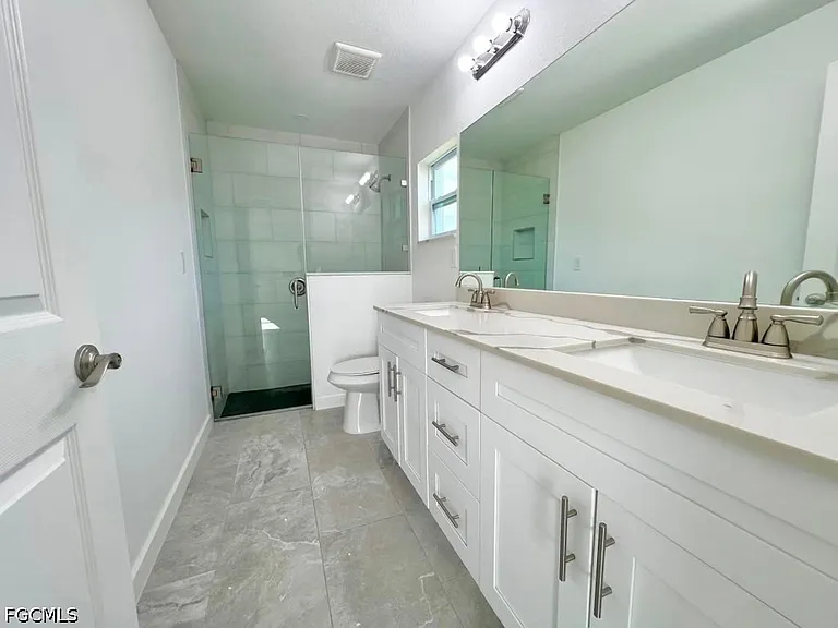 4622 SW 7th Pl — Photo 17