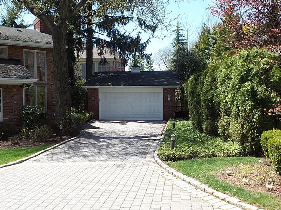 2nd image of 106 Saint James Pl