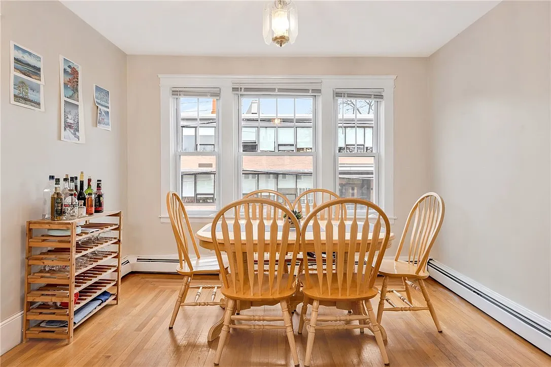 4 bed, 2200 sqft, $3,400 — Photo 4