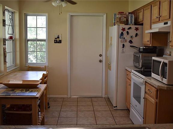 5th image of 527 Portland Cir