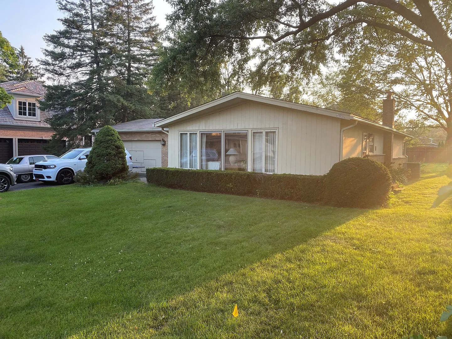 940 Hawthorne Ln photo 1