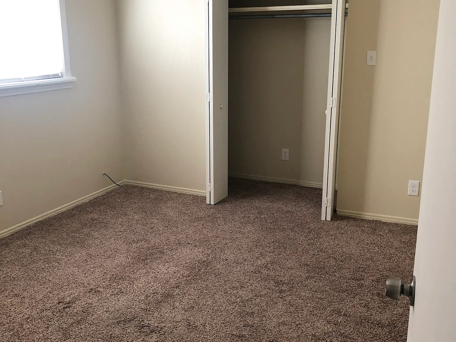 338 E Alameda St — Photo 4