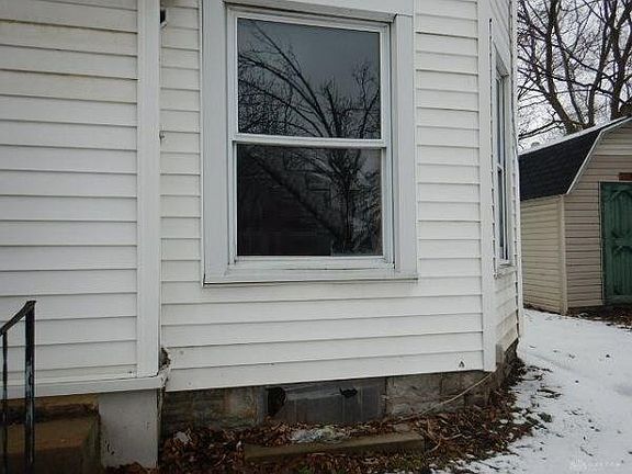 3rd image of 224 E 5th St