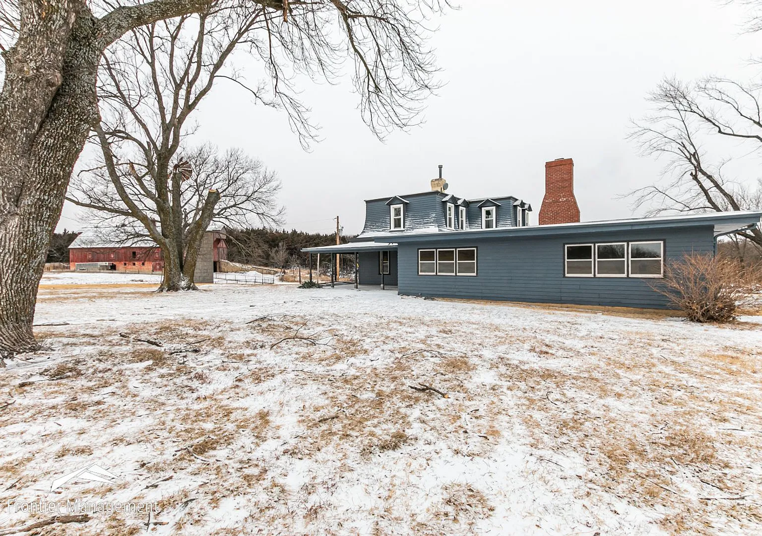 Charming 4 bedroom home located outside of Alma, KS — Photo 1
