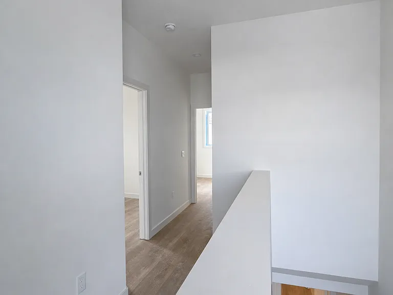 227 26th Ave NE #201 — Photo 16