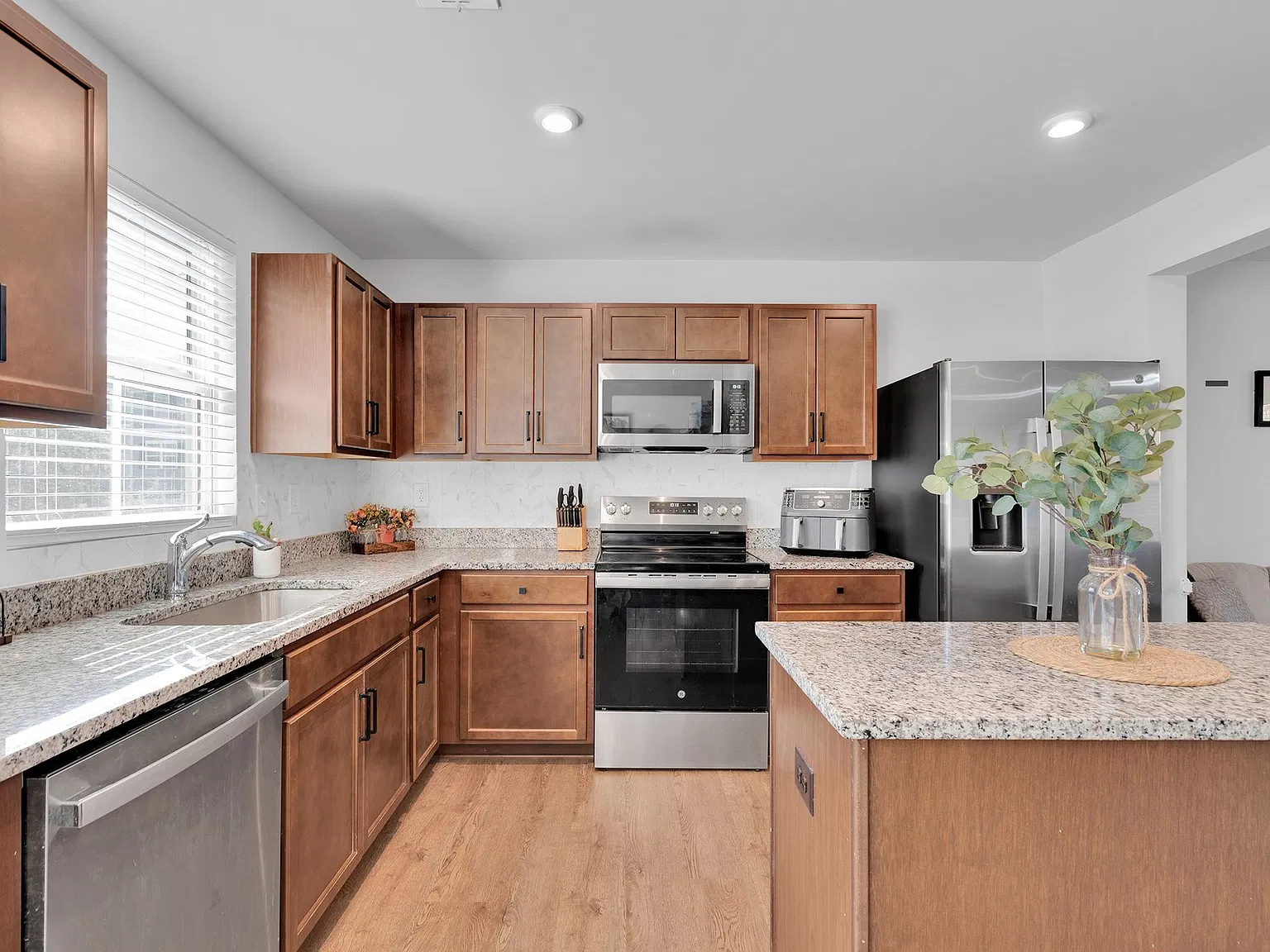 4008 Haldane — Photo 3