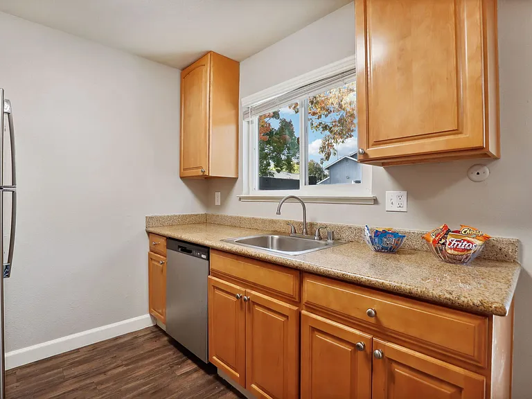 Westwood Apartments — Photo 7