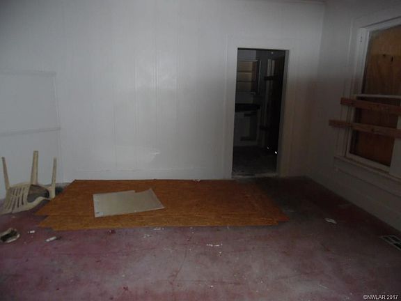 4th image of 131 E Olive St