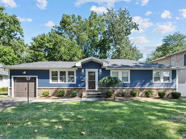 212 Oak Ave, River Edge, NJ 07661