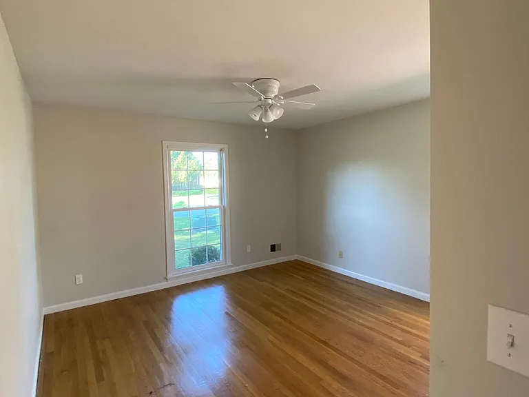 402 Gatehouse Ln — Photo 12