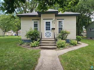 614 N Lee Ave, Madison, SD 57042