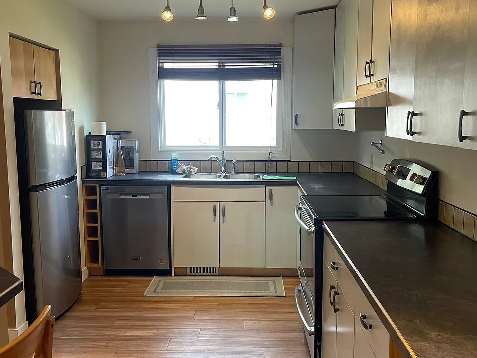 4810 40th Ave SW