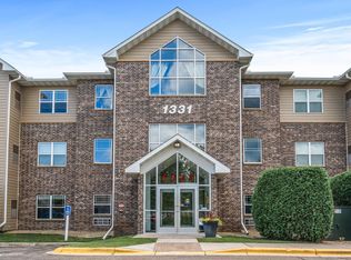 1331 Lake Dr #A106, Chanhassen, MN 55317