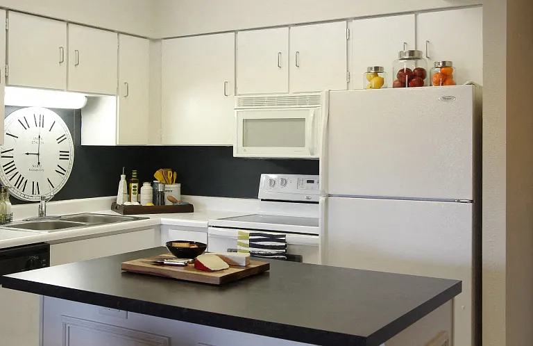 Embassy Park Apartments — Photo 35