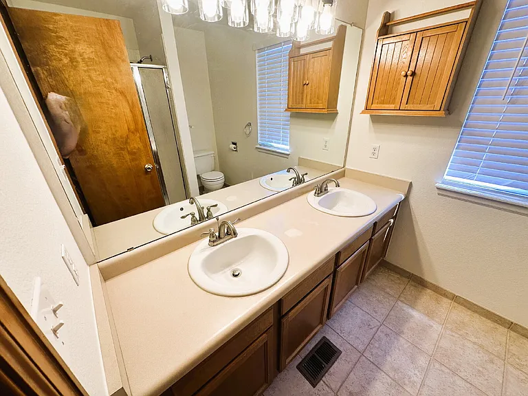 10542 Holyoke Dr — Photo 14