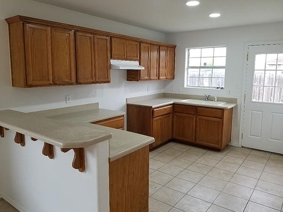 4th image of 2313 Linsay Ave