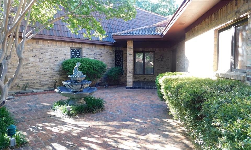 1st image of 829 Havenwood Ln S