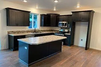 3 bed, 2.5 bath, 1833 sqft, $2,400 — Photo 2