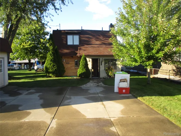 30471 Manse St, Harrison Township, MI 48045