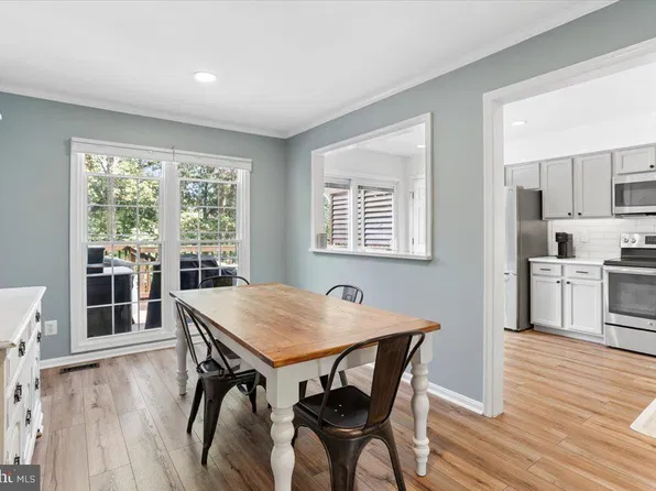 20950 Pioneer Ridge Ter, Ashburn, VA 20147