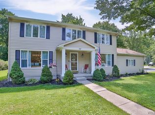 77 Glen Oak Dr, East Amherst, NY 14051