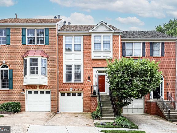 3rd image of 6303 Crooked Oak Ln