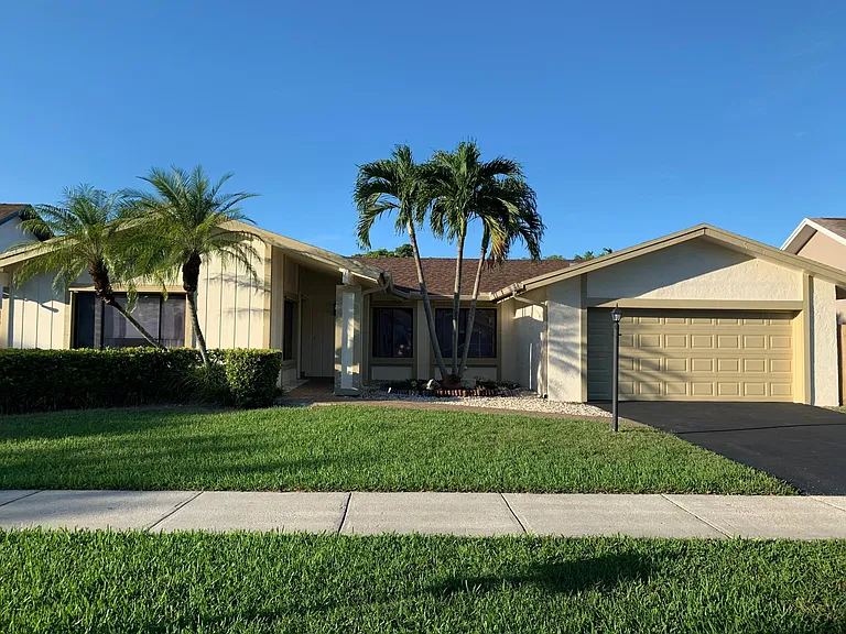 13261 SW 102nd Ter — Photo 2