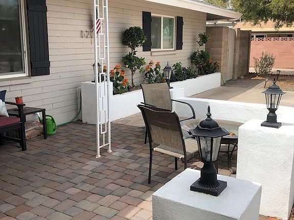 Front patio - great for sunsets over camelback mtn in the evening
