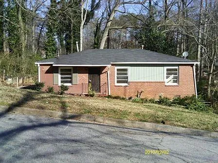 300 Lydia Dr SE