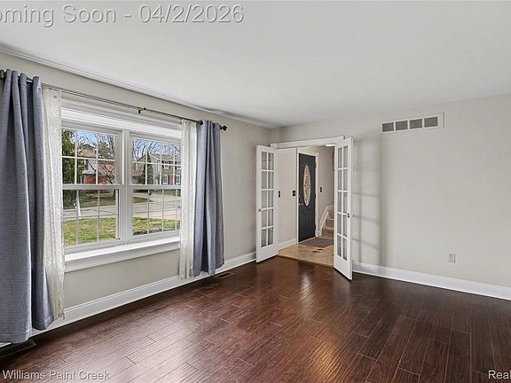4th image of 893 Dressler Ln