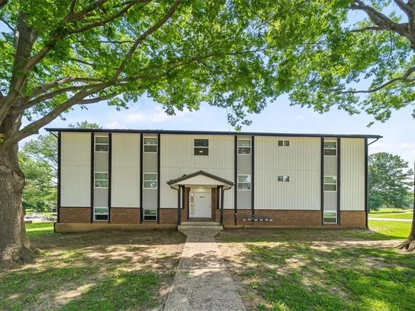 1003 Twin Oaks Ter, Harrisonville, MO 64701