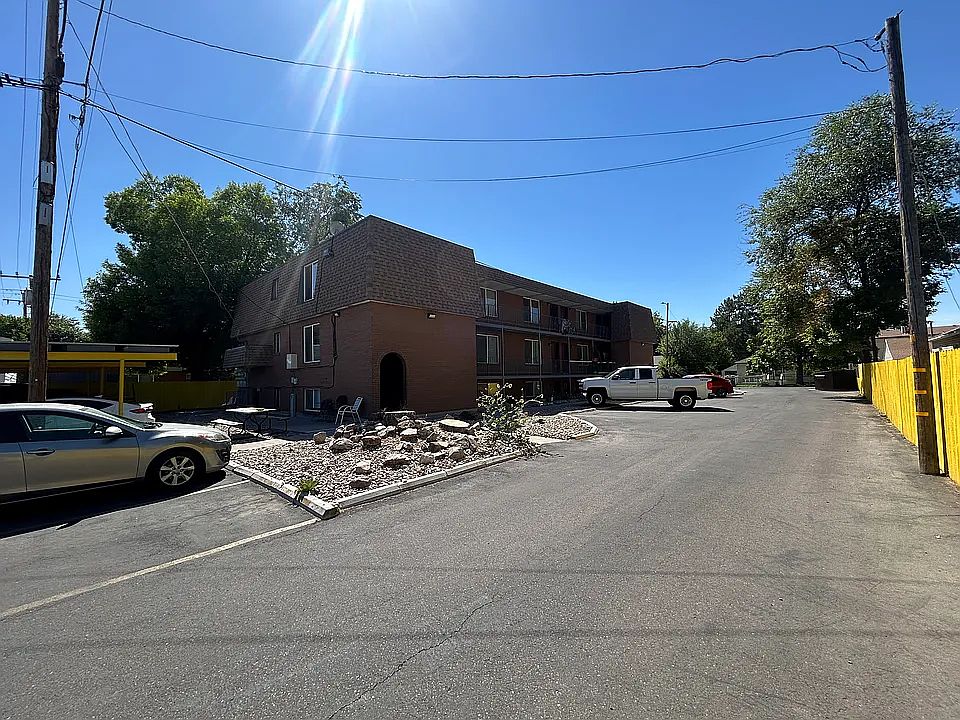 1st image of 283 E Crestone Ave